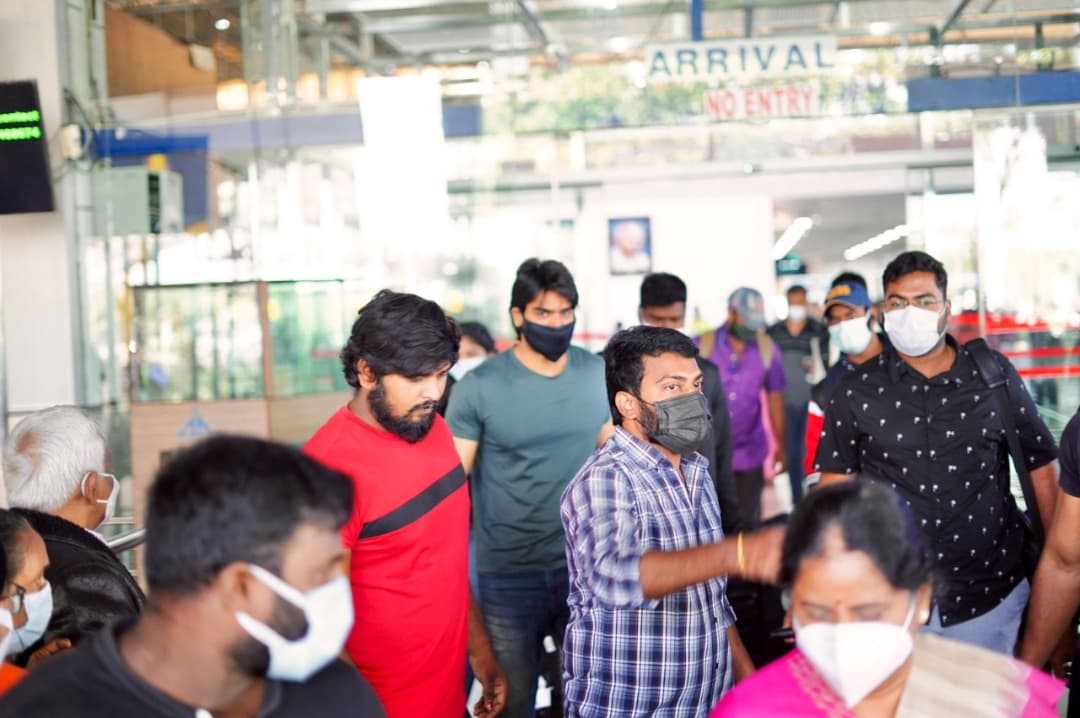 SCMMOffl's tweet photo. Agent Vikram aka @Actorkartikeya landed in vizag for energetic promotions of #RajaVikramarka 🔥

Hitting Big Screens on Nov 12th💥

@actortanya @SriSaripalli_ @prashanthvihari @88Ramareddy @AdireddyT @SCMMOffl @saregamasouth @PulagamOfficial #RajaVikramarkaOnNov12 https://t.co/rAQZALUFCr