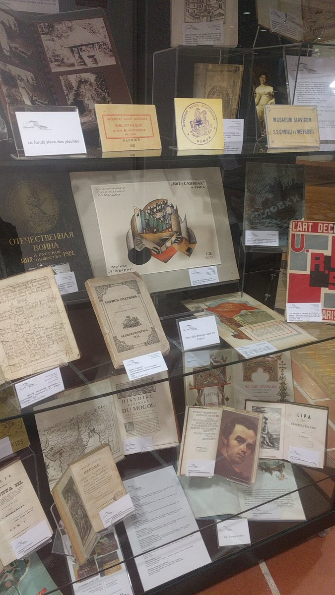 amarois's tweet photo. Très chouette rétrospective de la #BUfr @BibDiderotLyon pour ses 20 ans
#bibliotoursime #library #Lyon #SHS #ENSLyon https://t.co/CbAillCxxU