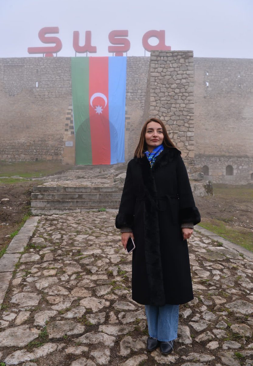 Sənsən Azadlıq eşqim, sənsən Hürr,- deyəcəyəm,
Ən son nəfəsimdə də sənə şeir deyəcəyəm,
Şuşada sən qonduğun daşa pir deyəcəyəm,
Çəkəcəyəm gözümə kölgən düşən torpağı
#Azərbaycan bayrağı!
#Azərbaycan bayrağı!

Bayraq Günümüz mübarək olsun!
Happy State #FlagDay, #Azerbaijan!
🇦🇿🇦🇿🇦🇿