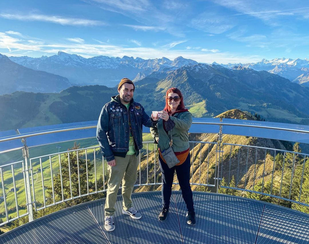 CostSaverTours's tweet photo. Cheers to travel! 🇨🇭 Our Travel Director @annerieketd snapped happy guests on our #CSLondonToRome

"I take my duty of bringing healthy and happy people to my final destination very serious. I even do a ‘quality’ control 😉"

Want a trip to 🇬🇧 🇫🇷 🇨🇭 🇮🇹 ? 👉 https://t.co/ZKK03HYRbs https://t.co/uPktTppjH0