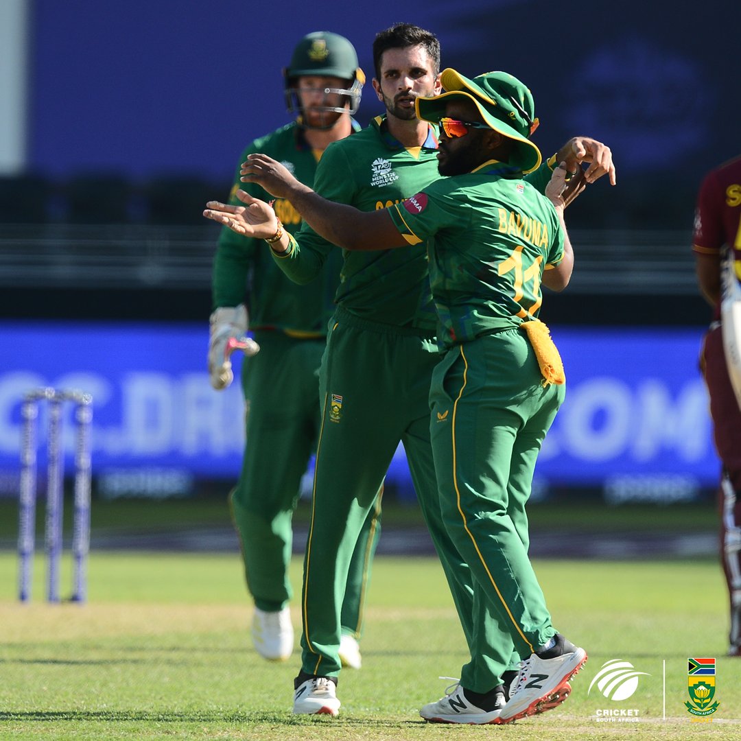 ProteasMenCSA's tweet photo. Brotherhood 💚 

#Proteas #BePartOfIt https://t.co/hpIOVN25s1