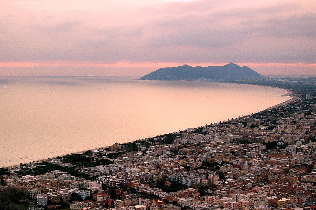 pixts's tweet photo. terracina, italy · ph. giampaolo macorig https://t.co/xZXmc7jiWg