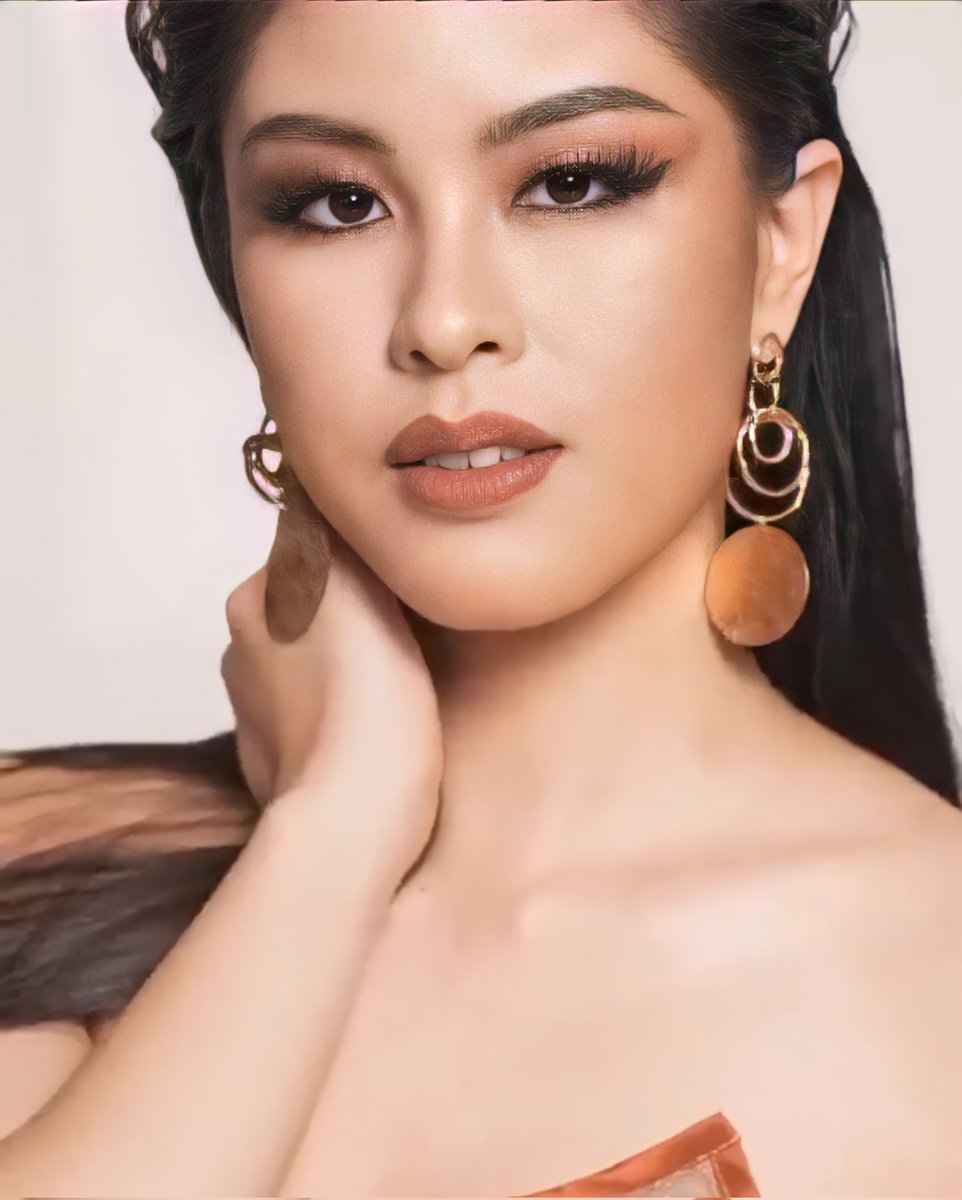 "I am beautiful because I am me."

GUNTHE NI KISSES
#KissesDelavin