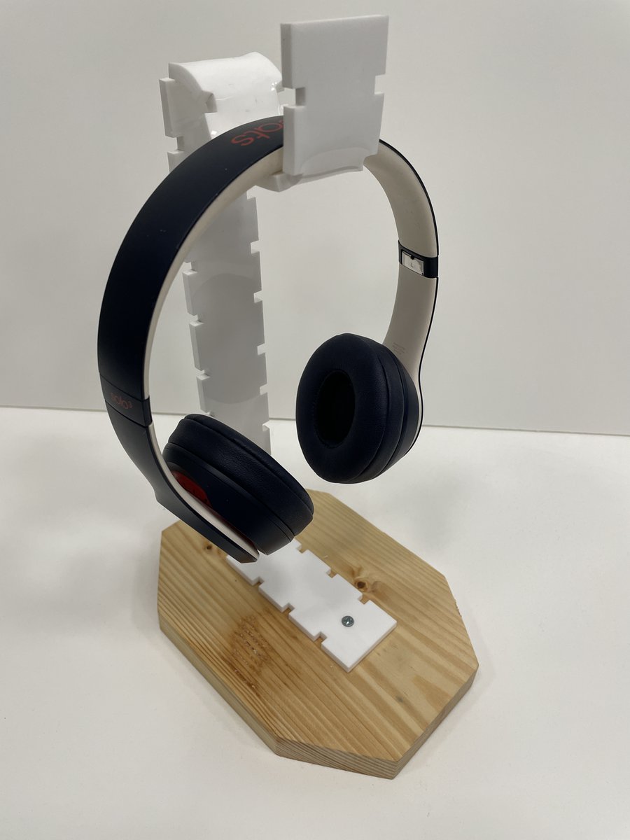 JCD_DesignTech's tweet photo. Excellent practical work from the #JCDyear10 #JCDdesign students @JumeirahCollege. Well done on completing your first practical with the headphone stand, we look forward to seeing what other creative designs you all have up your sleeves. https://t.co/5jO4rWtttu
