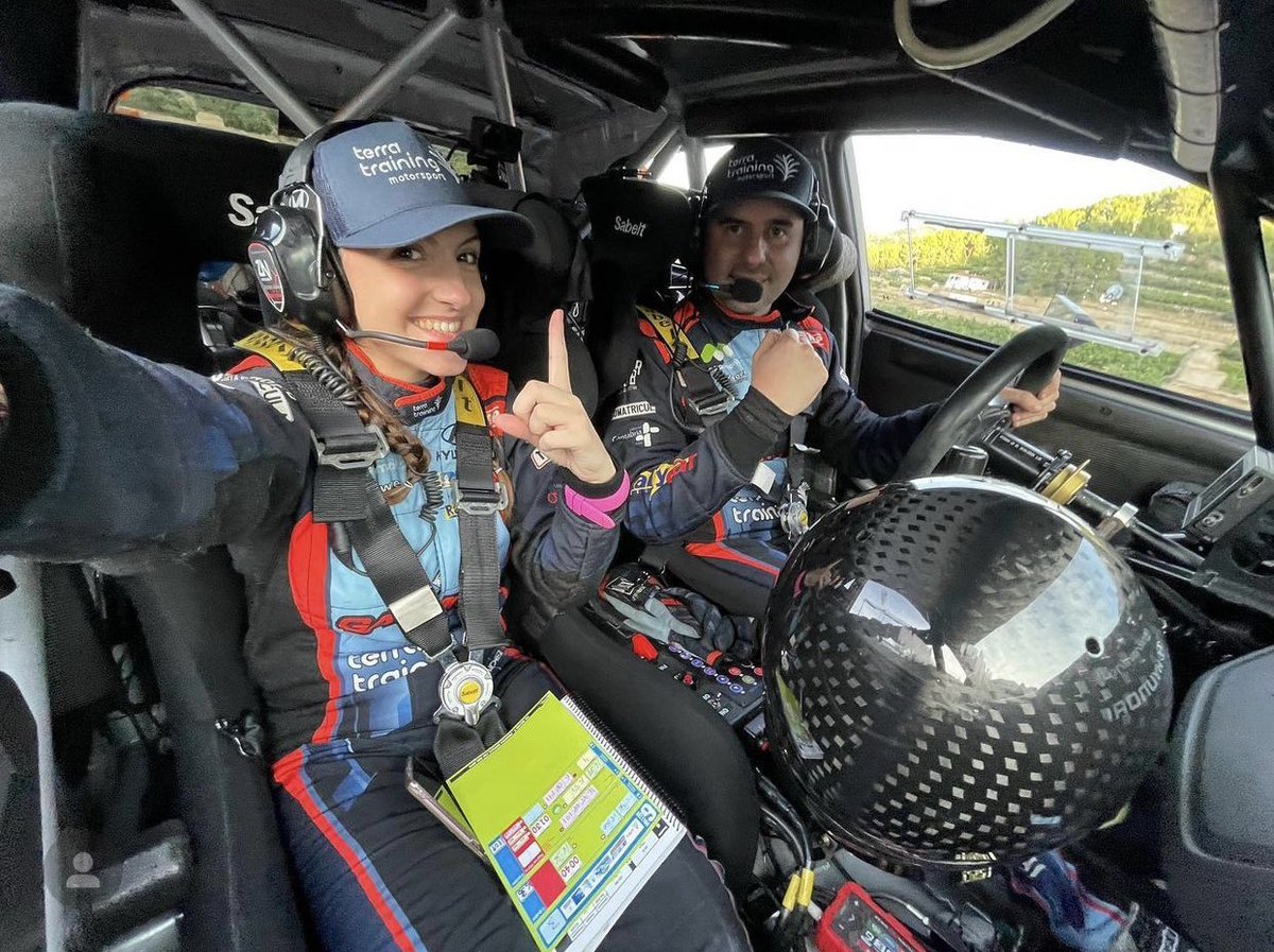 RFEdeA's tweet photo. No te pierdas, hoy a las 19:50h en @teledeporte, el desenlace del @rallyelanucia, puntuable para @SuperCER_RFEDA y última cita de la @CERA_Recalvi.

Espectáculo del bueno y celebración del triunfo de @SurhayenPernia y @albasanchezgz con @HyundaiEsp. 

#i20R5 https://t.co/RDEdXRrgF4