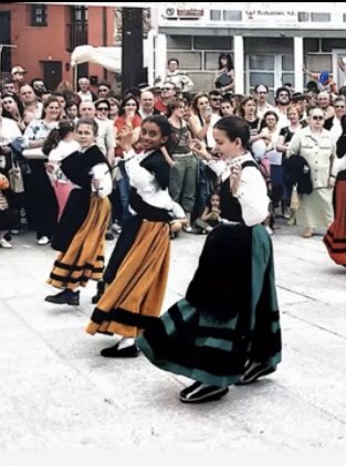 caminodomar's tweet photo. Qué é esta maravilla?❤️
Alta, guapa, negra e galega de pura cepa… #TrishaFernández, a nova presentadora de @LuarTVG e q tamén tivo un papel en @acacias38_tve 
A súa Fermosa historia👉 https://t.co/UTi9EjsTRG https://t.co/h0aUpSBwUb