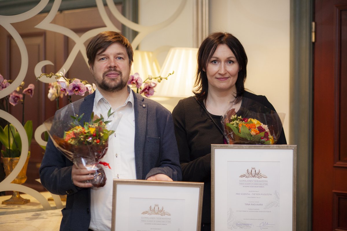Tiedeakatemia's tweet photo. đLĂ€mpimĂ€t onnittelut vielĂ€ palkituille @raevaara & @hsfi â Helsingin Sanomien puolesta kunniamaininnan vastaanotti #LastenTiedekysymykset -palstan toimittaja Juha Merimaa.
#Tiedeakatemia #ProScientia #ArvokasTiede https://t.co/Qk5W9MuhAT