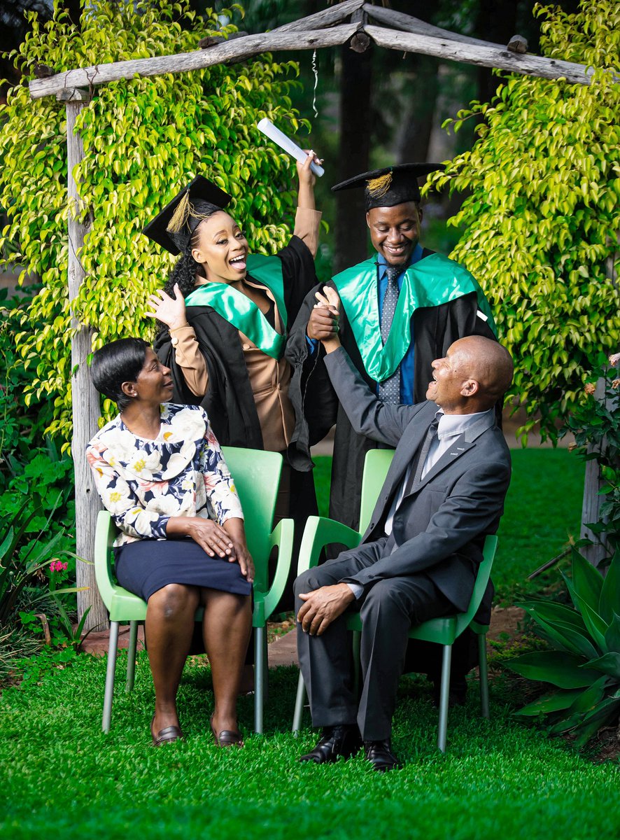 ernestmac54's tweet photo. Grad Season really is up.
Congratulations to the Lupane State University Class of 2021!

Some stills from Miss Rutendo's graduation shoot:

📸 : @ernestmac54 https://t.co/xrJKZGozOA