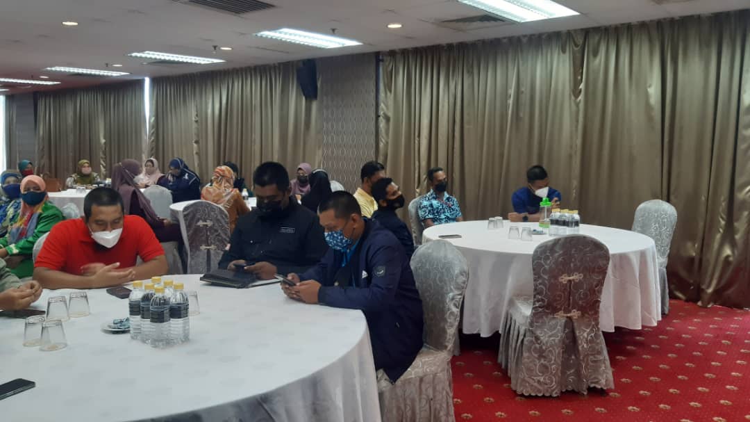 UNIPSASofficial's tweet photo. Kakitangan sokongan KUIPSAS hadiri Kursus Transformasi - i Minda Universiti Penuh selama 2 hari bertempat di Hotel Grand Darulmakmur Kuantan. Kursus untuk mengukuhkan kerjasama berpasukan serta mempersiapkan minda sebaik sahaja #KUIPSAS menjadi Universiti Penuh. https://t.co/otD62RvU1F