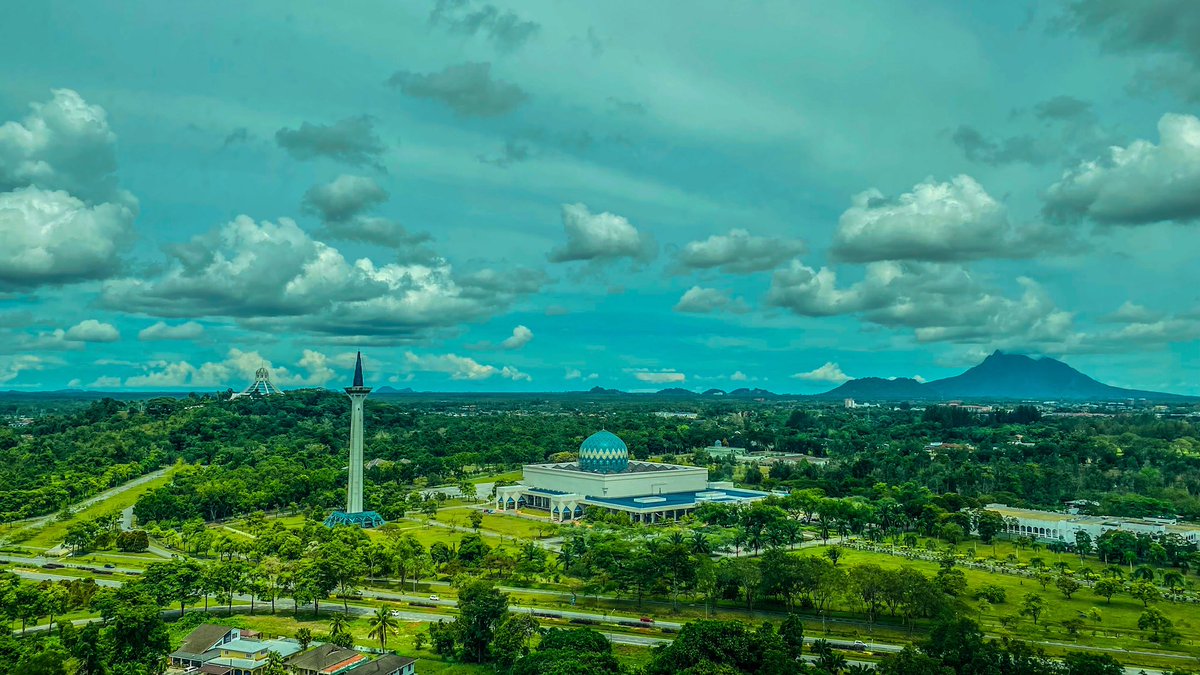 EdwinNurdjajadi's tweet photo. Mentally, Im #hiking either at Mount #Serapi in #Matang or at Mount #Santubong Today’s #Weathercloud is bright &amp; sunny with scenic views frm Level 17. Hope u like the views too folks! #tuesdaymotivations #tuesdayvibe @khalidainie @el_6sixty6 @SimpletonED @tlyadeen @muniekahar https://t.co/Cb8Ians7vp