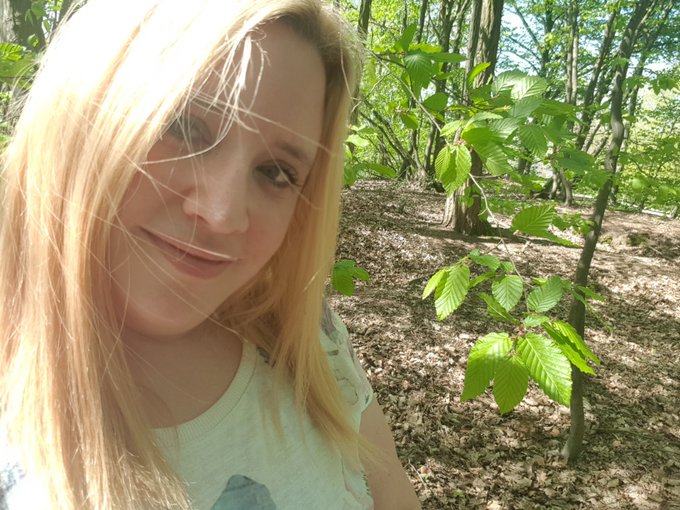 Und welche Haarfarbe findet Ihr steht mir am besten? Stimmt in meiner Umfrage ab https://t.co/9Vh49Z<a href="/tag/stripchat"class="tags"><span>#stripchat</span></a><a href="/tag/stripchatlive"class="tags"><span>#stripchatlive</span></a>