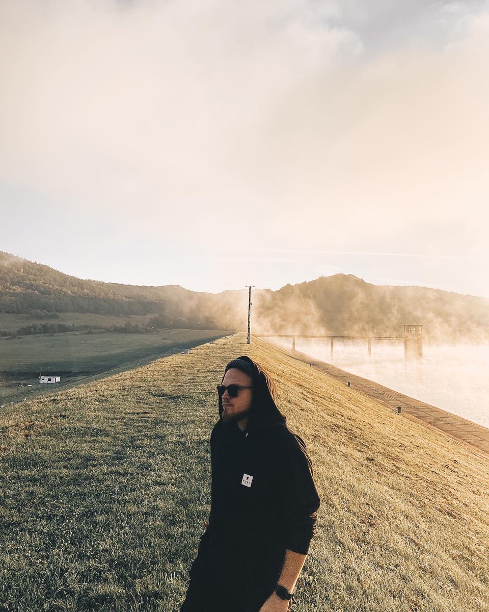 Zsolaindeed's tweet photo. Phones take good pictures too 🤙🏻 #iPhonephotography #colors #fog #morningfog https://t.co/UaYE3SkhxU