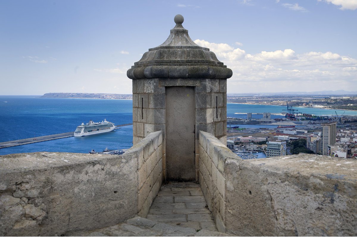 Alicante_City's tweet photo. 🆕 #SantaBarbaraCastle #Alicante.
The lifts open today at 10am with limited capacity. 
It is mandatory to wear a mask 😷 and the capacity of the access tunnel to the venue is limited to 90 people.
Access to the lifts in av. Juan Bautista Lafora
https://t.co/ivxkuKGtEP https://t.co/H2iYdFkcjL