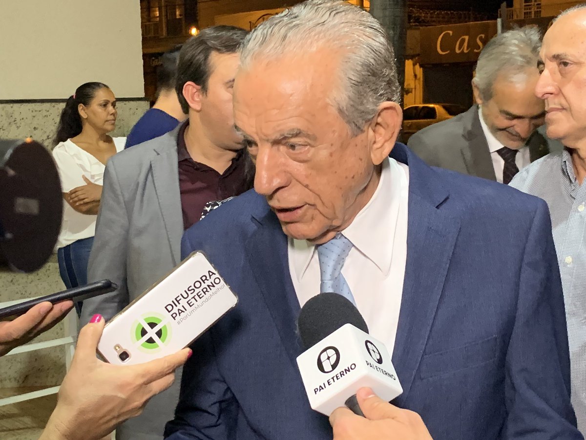 soudiegojoaquim's tweet photo. Nos despedimos hoje de #IrisRezende. Um tipo de líder político que não se faz mais no Brasil: daqueles que anda no meio do povo sem medo e sem seguranças; com memória prodigiosa, pois conhecia as pessoas pelo nome; e deixou sua marca em obras em todo o Estado de Goiás. #RIPIris https://t.co/uDNGs8ODX2