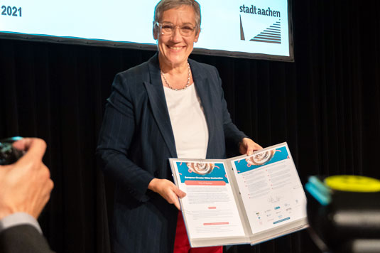 The city of #Aachen has signed the Circular Cities Declaration, a major step in speeding up the transition to the #CircularEconomy 

➡️ cscp.org/aachen-circula…

We call on cities to sign the Declaration and become circularity frontrunners!
@PresseamtAachen <a href="/CircularCityEU/">CircularCitiesEU</a>