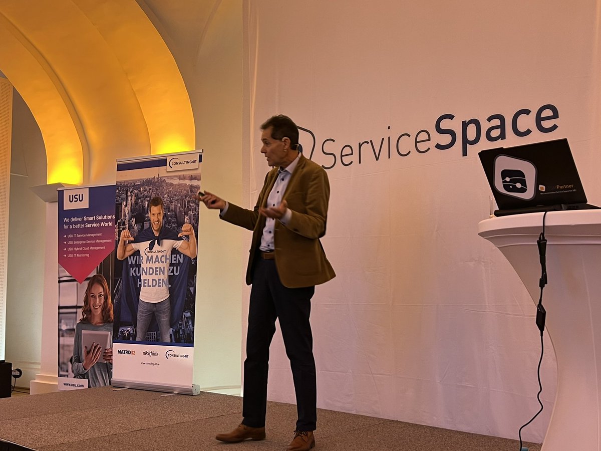 RobAkershoek's tweet photo. Paul performing again on a live stage in Vienna at the ServiceSpace event. As always brilliant, confrontational, entertaining and inspirational! @gamingpaul #servicespace #continousimprovement #ITIL https://t.co/BRkizrDu9b