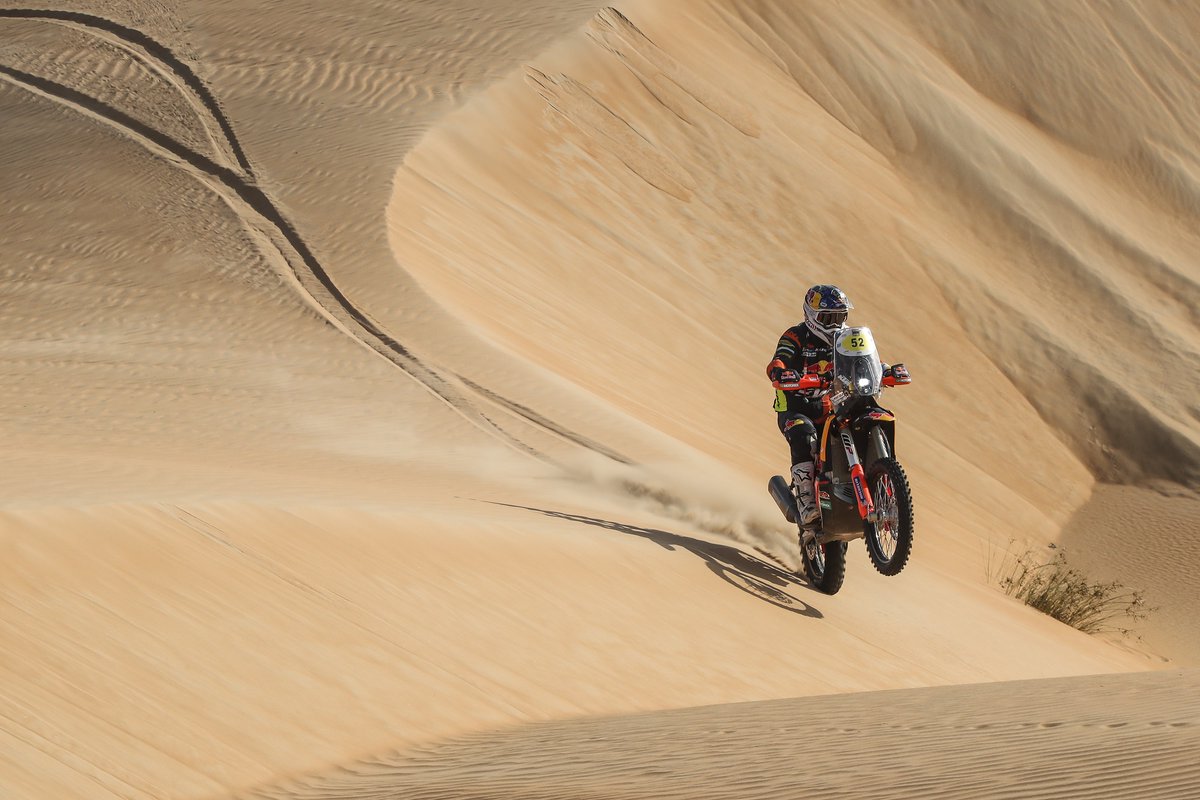 ymcofficial's tweet photo. Racers took on the @ADNOCdist Stage 2 challenge yesterday. 💪

The @AD_DsrtChallnG favourites remain in the lead but all challengers know that any mishap can blow a much bigger advantage in a #CrossCountryRally.

3 stages to go in the #RoadToYasMarinaCircuit. 👊

#ADDC2021 https://t.co/drmNh4T4FU