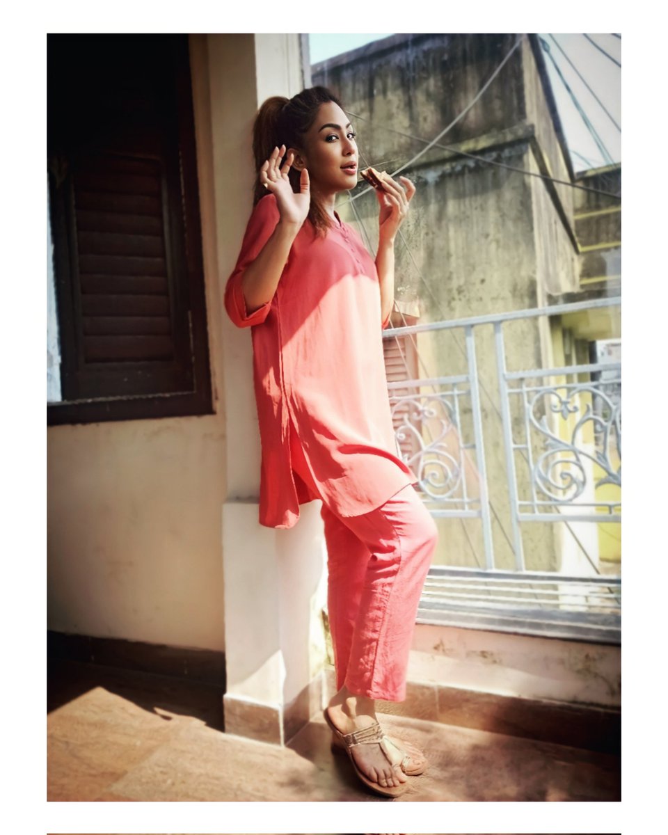 ChandreyeeGhos4's tweet photo. Raise a toast 😋 🍞

#morning #newday #newbeginnings #toast #eat #love  #official_chandreyee_ghosh https://t.co/XjJxCqgSor