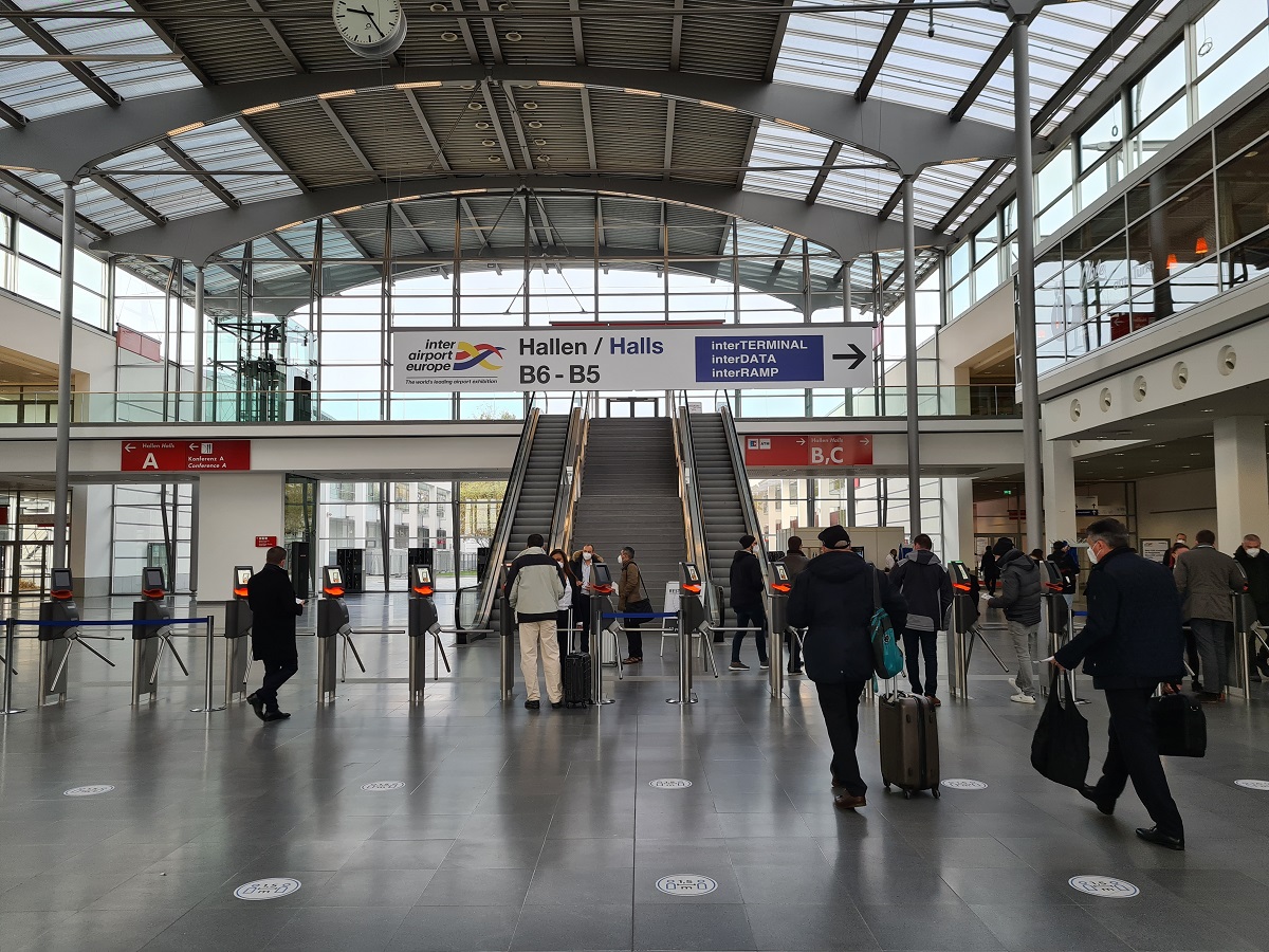 interairport's tweet photo. The entry may be a little different this year, but it still gives you access to the show where opportunities for the airport industry arise 🔝

Bring proof of COVID-19 status, proof of identity and a FFP2 mask to join the #runwaytorecovery 🛫

➡️ https://t.co/hu2BxcOJ4w https://t.co/LEj7Dj1kSQ