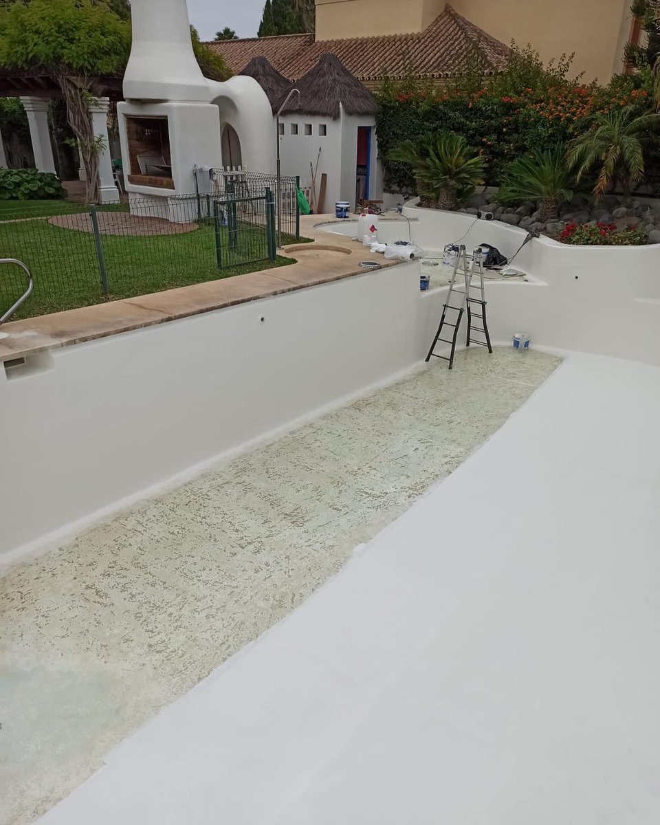 MimperSpain's tweet photo. Esta belleza se encuentra en Málaga y ha estado a pleno rendimiento todo el verano. 
¿Qué os parecería una como esta para el verano de 2022? Impermeabilización fetén con el Sistema Maris Pool W2. Gracias Federico 💥 
#impermeabilizacion #piscina #mimper #mimperspain https://t.co/ZlqtBxmfXW