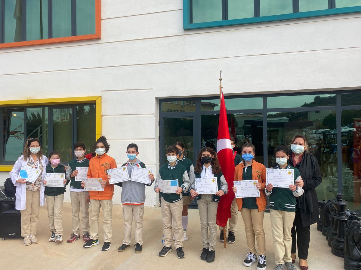 İTÜ ETA Vakfı Doğa Koleji Güzelbahçe Kampüsünde öğrencilerimize başarı belgelerini ve ödüllerini verdik 🥇🥈🥉🎟🥪🥨🍫🥤🎉🤙🏻#DoğadaAlmanca2021 ⁦⁦<a href="/serozeren/">Serhat Özeren</a>⁩  ⁦<a href="/UdoKywall/">Udo Kywall</a>⁩ ⁦<a href="/KvancBarlas/">Kıvanç Barlas 🇹🇷</a>⁩ ⁦<a href="/EmelUstun35/">Emel Üstün</a>⁩ ⁦<a href="/YKarasinir/">Yalkın Karasinir</a>⁩