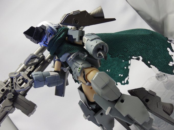 #むすメモリーズ
漸雷強襲型
初めてエアブラシ塗装してマトモに改造をして2冊ウスイホンを描いた娘です 