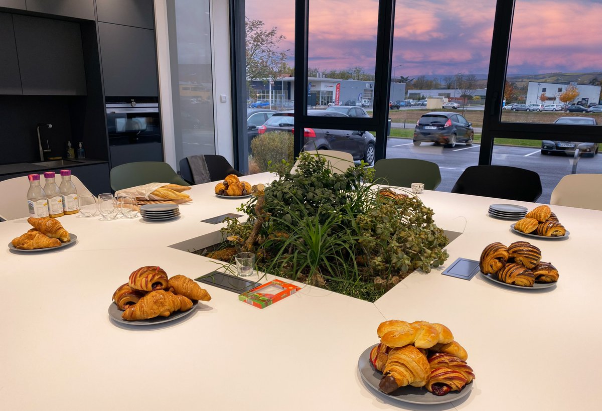 CapVisionErp's tweet photo. Chez vous aussi, les petits déj au bureau sont sacrés ? 😇 

#breakfast #morning #entreprise #Capvision https://t.co/X1f54ozZMn