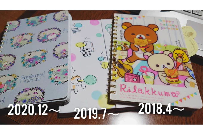 いつもこあらさんと打ち合わせの際はメモをとるのですが、先程それがメモ帳3冊分に到達しました…!
乙俺♂の歴史も短いようで長いです。2枚目は1冊目の中にあった、無印3話花簪回の打ち合わせメモのようです🌸

次はどのメモ帳にしようかな。初心に返って🐻にしようかな(๑•᎑•๑) 