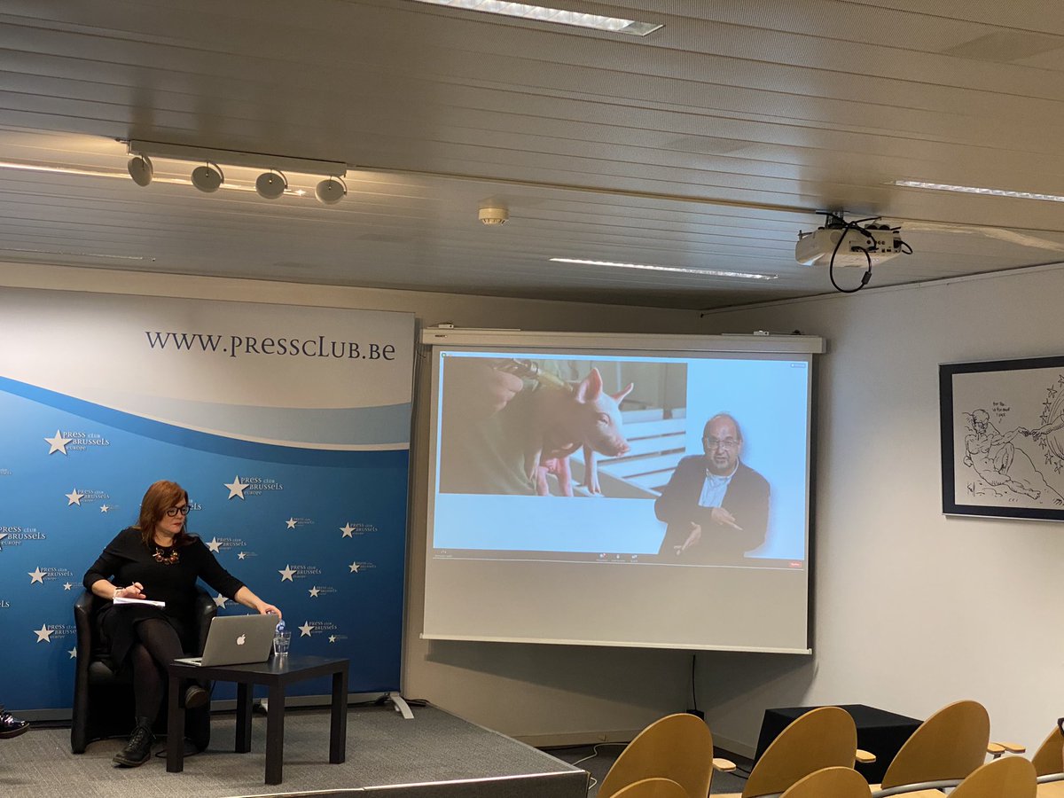 JulieADMVdC's tweet photo. Miquel Collell @msd_ah explains the link between animal vaccination and animal welfare #OneHealth #onewelfare #weprevent https://t.co/LDWiAoGZ00