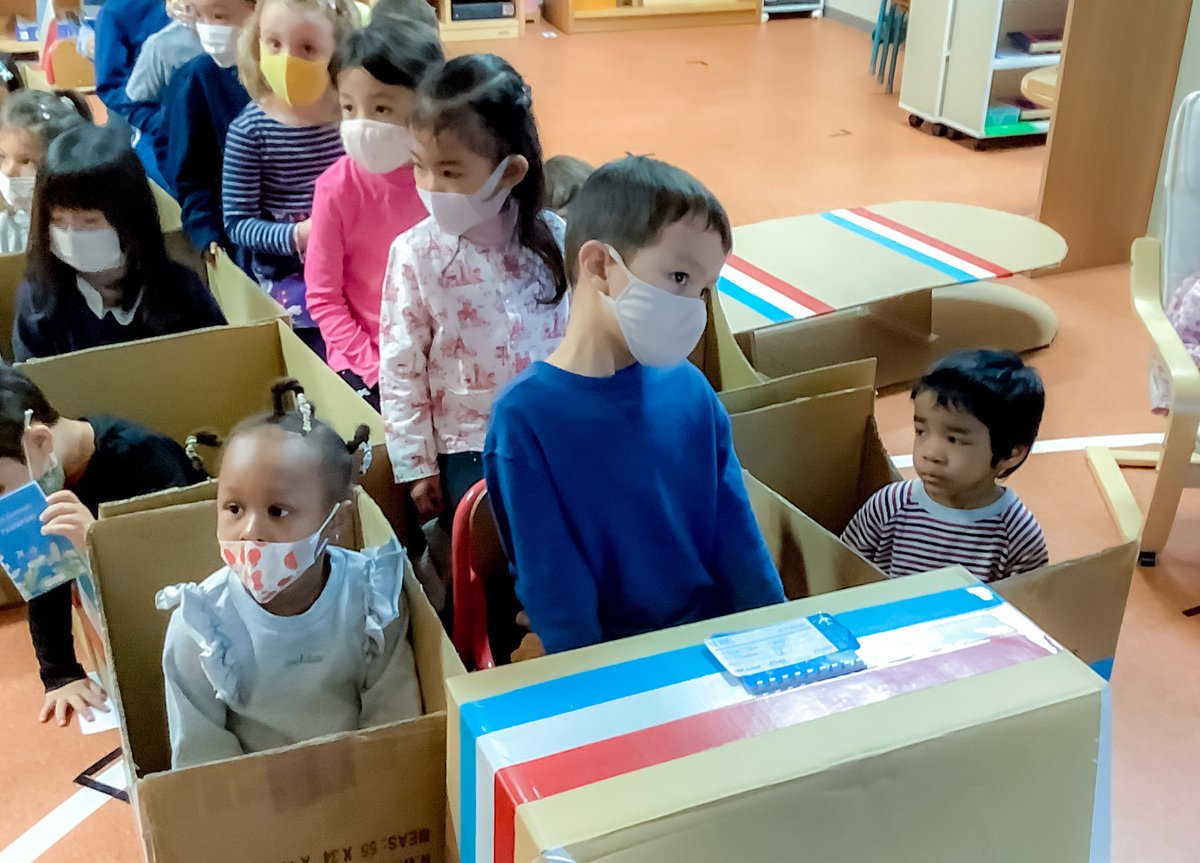 lfitokyo's tweet photo. "#DIRECTIONPARIS" AVEC LA #LFITOKYO #AIRLINES 1/3

Dans le cadre de son projet #Autourdumonde, la classe de M3 étudie un continent par période scolaire. Après l’#Océanie, nos maternelles découvrent le #continentEuropéen. 

@aefeinfo 
@AEFEAP 
@FLTfapee 
@ambafrancejp https://t.co/zzV99uzux1