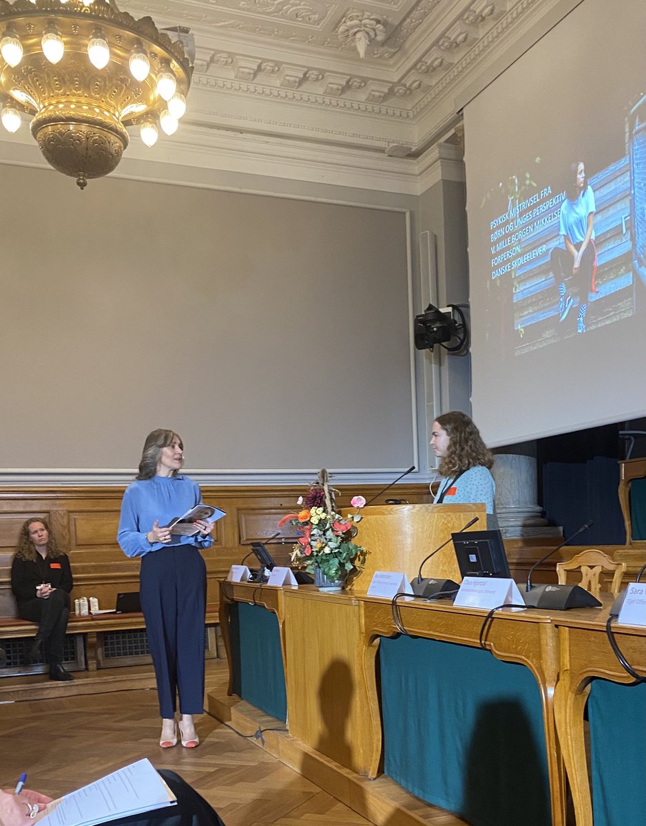 BUPLFormand's tweet photo. “Jeg drømmer om en skole, hvor alle elever oplever sig som en del af fællesskabet” - @Formand_DSE ♥️ til lancering af Forum mod Psykisk Mistrivsel’s 6 anbefalinger til at øge trivslen blandt børn og unge 👉 https://t.co/ywCbSe1woj #dkpol https://t.co/rhgXi6K2q9
