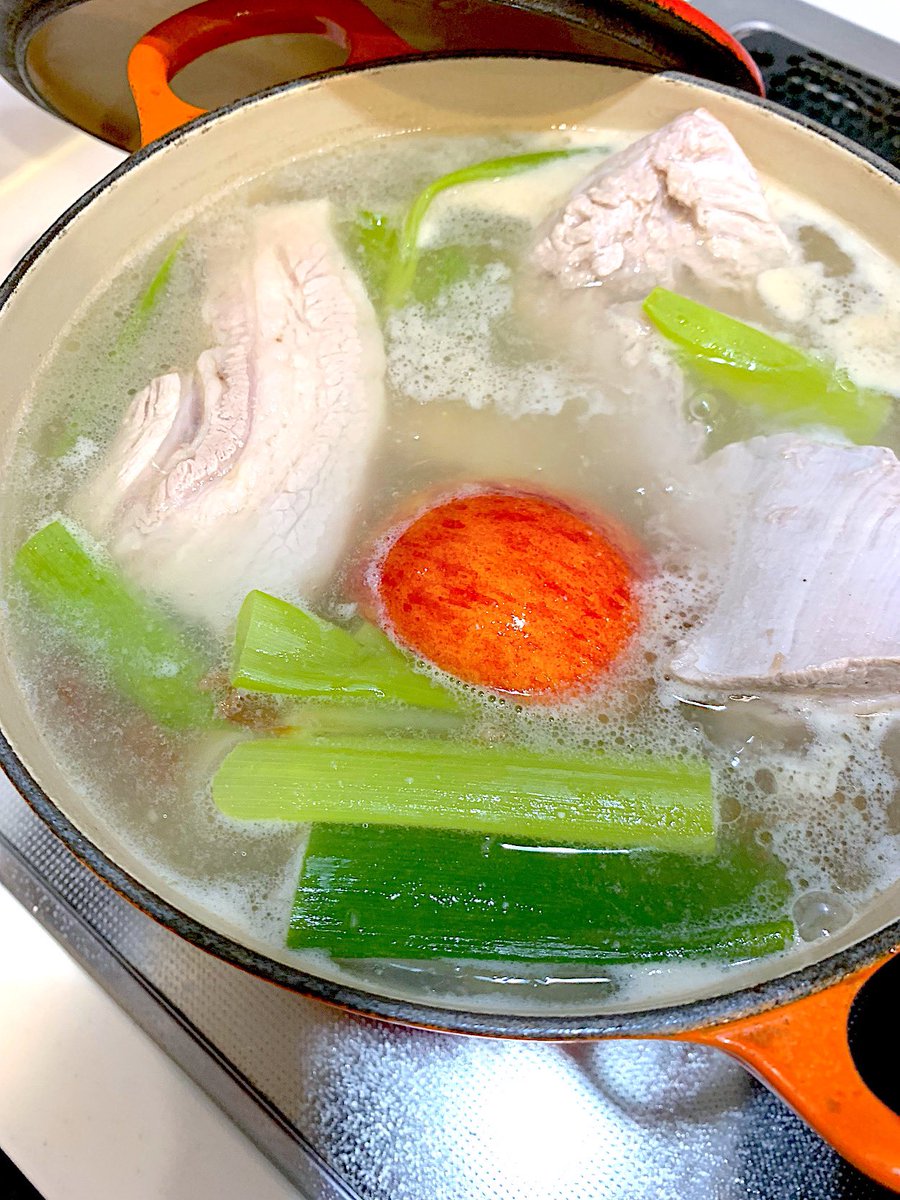 AskaSon's tweet photo. ジョングギに刺激され
今宵は茹で豚、スユクです。
リンゴ必要ないと思うけど、ジョングギがー。
#Inthesoop2 #スユク #茹で豚 #BTSJUNGKOOK
10年前、汐留の韓国料理教室でもつくりましたね!茹で豚🐽
自家製サムチュなど持参してポッサムにしましたね。#as99 #アスクク #韓国料理教室 #ポッサム https://t.co/VgMQfgm3sS