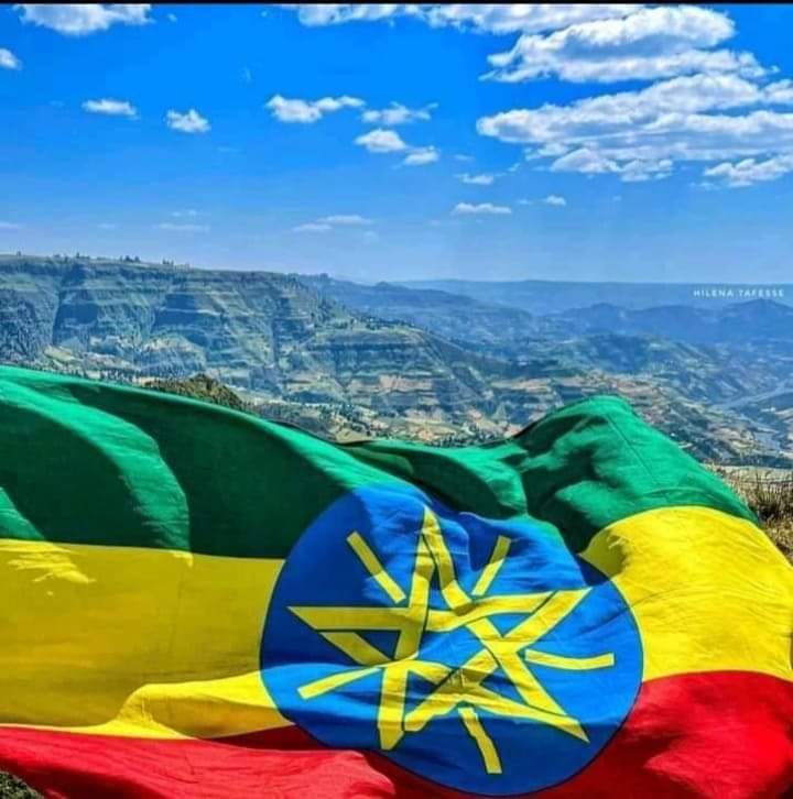 MelkamuTesfa2's tweet photo. ሀገር ማለት ሰው ነው !
ሰው ማለት ሀገር ነው!
ኢትዮጵያ ውድ ሀገሬ!!
የቃል ክዳን ምድሬ!!
ዝናዬ የወደፊት ክብሬ!!
እኔ ልዋደቅልሽ በግምባሬ!!
ድልሽ ቅርብ ነው  ሀገሬ!!
ድልሽ ፈጣን ነው ክብሬ!!
ቀብረሽ ታርፍያለሽ ይህን አውሬ!!! 🇪🇹 ታሸንፋለች🇪🇹💪 https://t.co/v2e1Wy8JzB