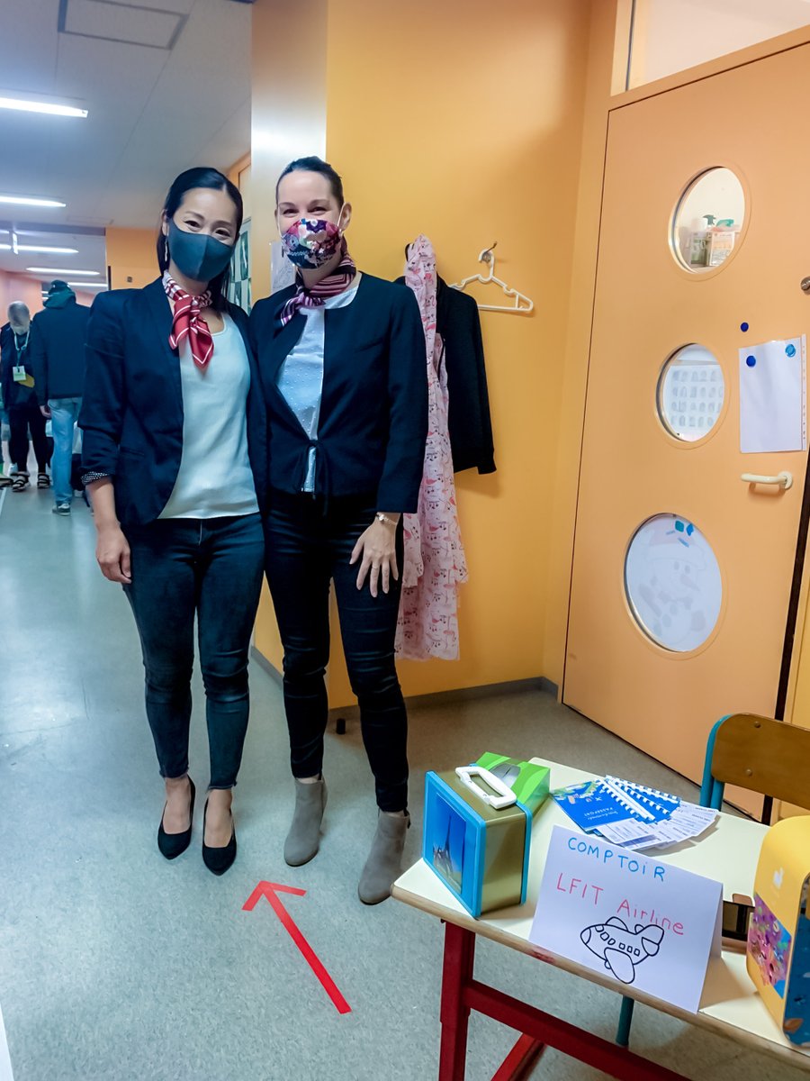 lfitokyo's tweet photo. "#DIRECTIONPARIS" AVEC LA #LFITOKYO #AIRLINES 2/3

Afin de rendre le #voyage le plus #réaliste possible, Erika, professeure des écoles, et Shino, ASEM, ont réalisé un #avion en carton plus vrai que nature à taille d’enfant.

@aefeinfo 
@AEFEAP 
@FLTfapee 
@ambafrancejp https://t.co/1aUC2lsCYS