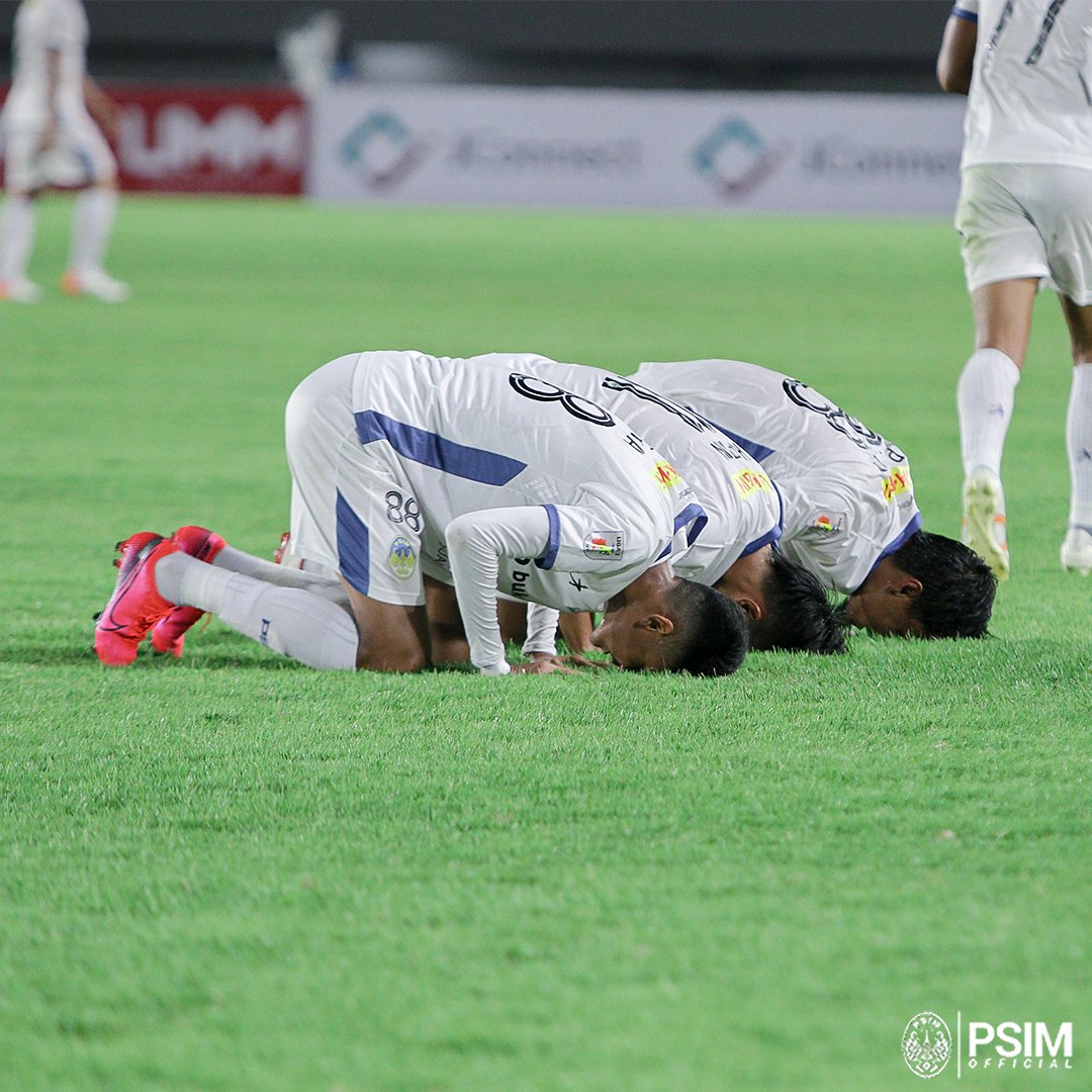 PSIMJOGJA's tweet photo. One team, one spirit, one goal 💙

#LaskarMataram
#AYDK https://t.co/ndOev9aYl6