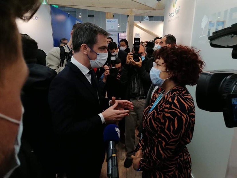 #SANTEXPO | @Mathilde_FNESI a eu l’occasion d’échanger quelques mots  avec Mr le Ministre <a href="/olivierveran/">Olivier Véran</a> 

📍Travail conjoint pour les #ESI
📍Les #enjeux de l’#attractivité de l’#hôpital

C’est avec plaisir que <a href="/La_FNESI/">FNESI</a> collaborera pour les conditions de formation des #ESI