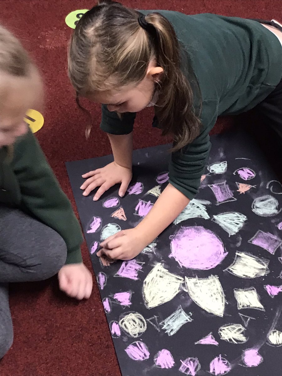 Penl122's tweet photo. @PenllergaerP @Penl122 look at our colourful rangoli patterns. They are so colourful. 🎨 
#PPSRE https://t.co/9AN99OEa0G