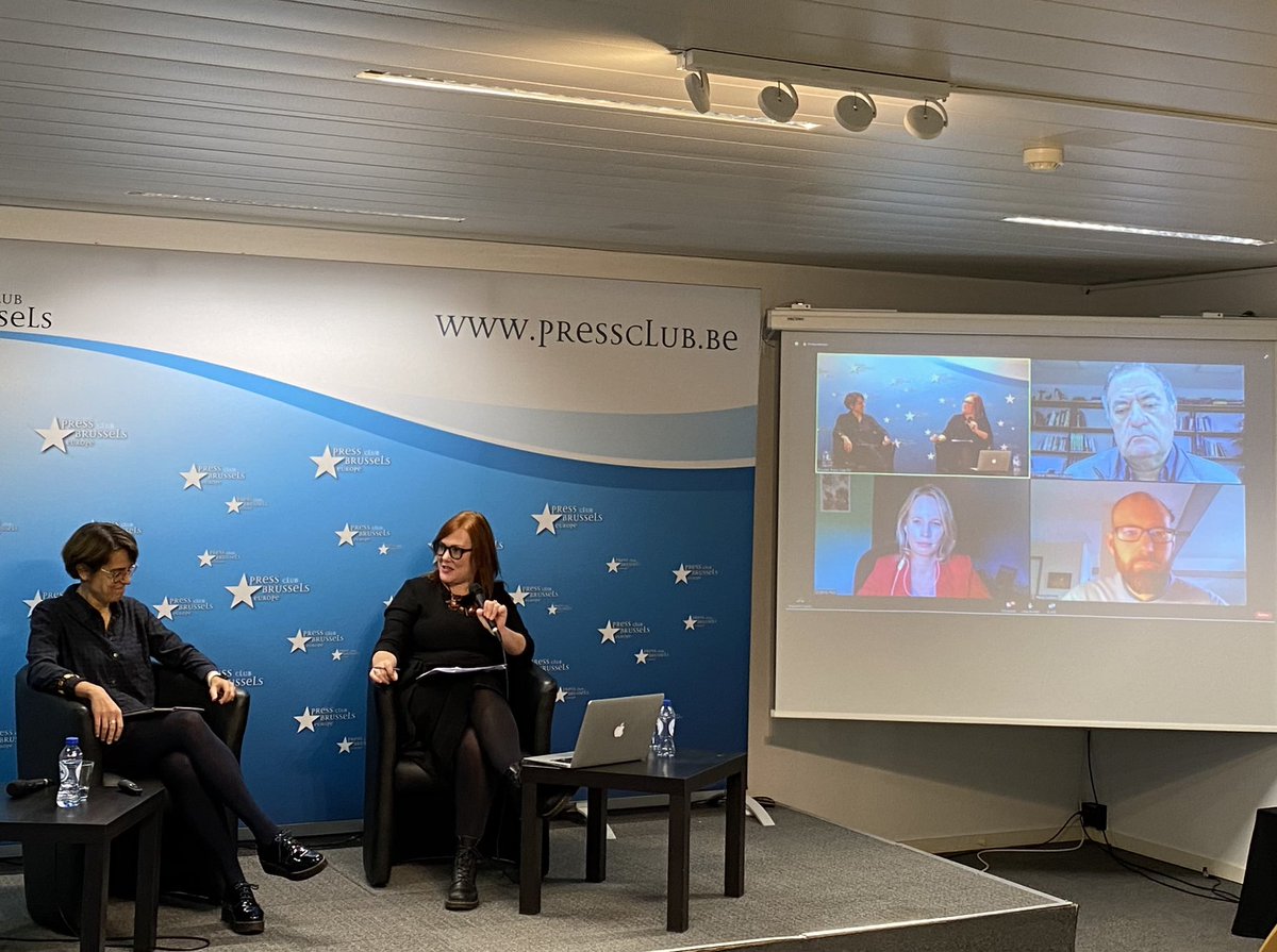 JulieADMVdC's tweet photo. @KirstyEfpia (EFPIA) Prof Xavier Manteca (Barcelona University) @SultanaPierre (Four Paws) and @AnaGranadosChap (EFFAB) discussing the link between animal vaccination and animal welfare #OneHealth #OneWelfare #weprevent https://t.co/hDmX2ymu2e
