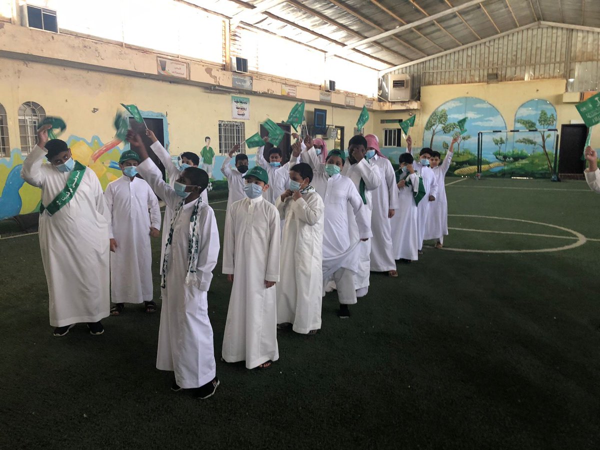 afaaqbade3aM's tweet photo. طلاب متوسطة آفاق البديعة 
يشاركون في ذكرى بيعة خادم الحرمين الشريفين الملك سلمان بن عبدالعزيز ال سعود https://t.co/HF4FdSVhZC