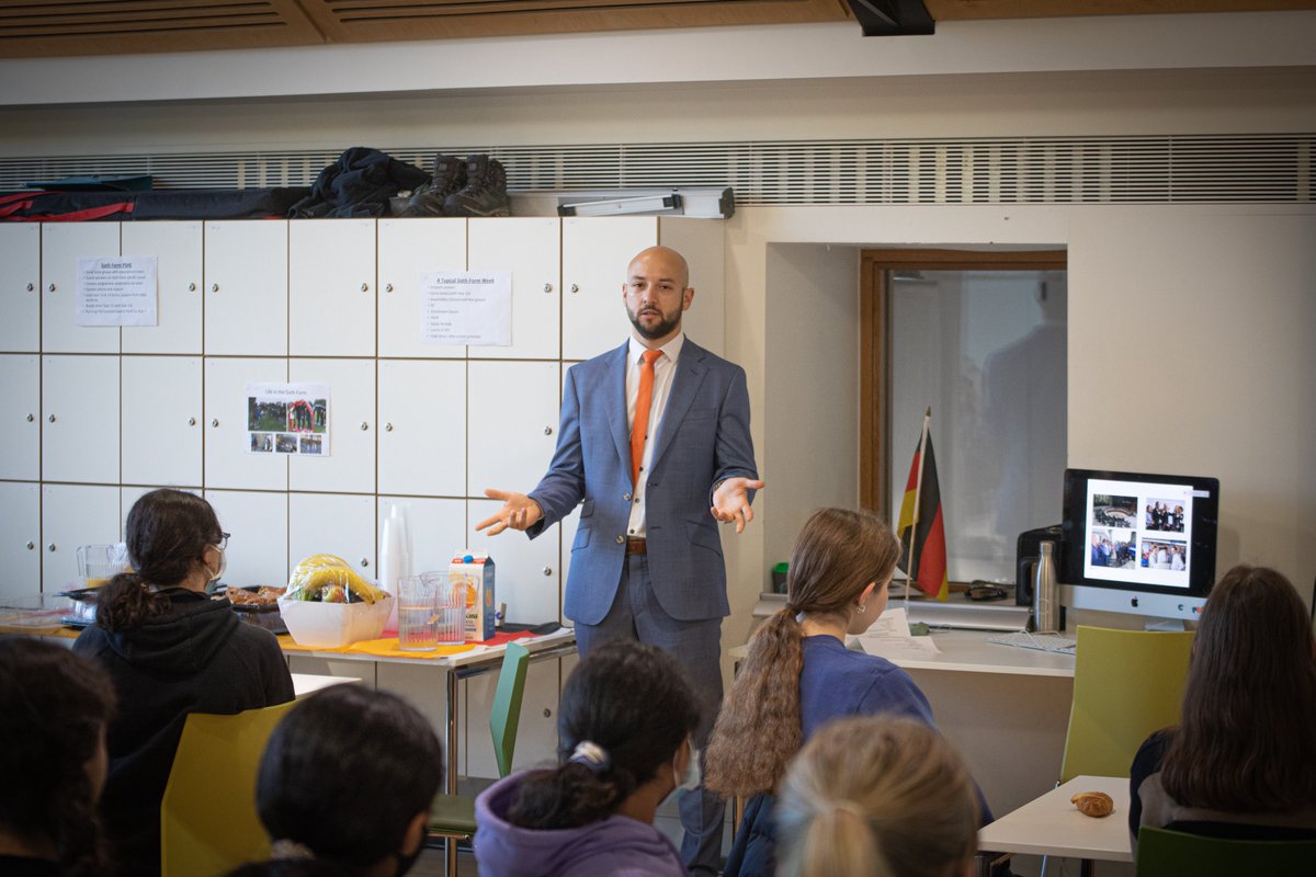 ChanningSchool's tweet photo. Thank you to Dr Philipp Hirsch of the German Federal Foreign Office for sharing insights on a career in diplomacy. Students were fascinated to hear how languages can be useful in solving international problems.
#MFLWeek
@GermanEmbassy https://t.co/ZJbtvM9nMZ
