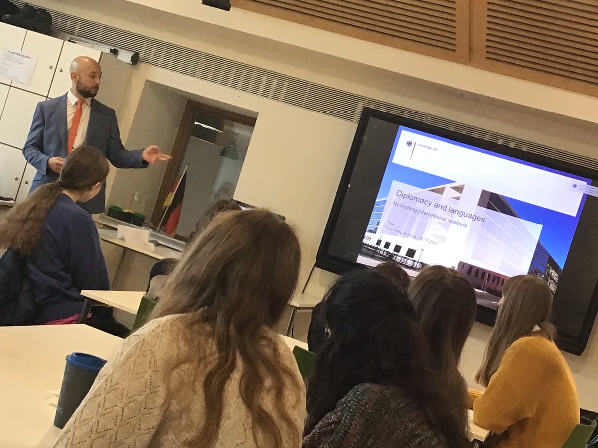 ChanningSchool's tweet photo. Thank you to Dr Philipp Hirsch of the German Federal Foreign Office for sharing insights on a career in diplomacy. Students were fascinated to hear how languages can be useful in solving international problems.
#MFLWeek
@GermanEmbassy https://t.co/ZJbtvM9nMZ