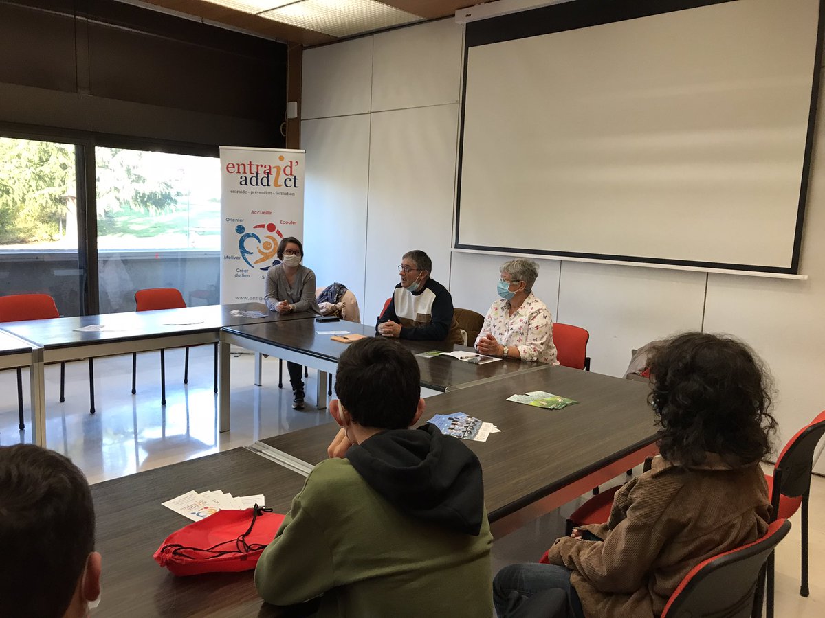 natachapoupet's tweet photo. Ravie de lancer la 4ème édition du Rallye Citoyen au théâtre St Louis.
Organisé par @choletagglo , ce rallye va permettre de sensibiliser de manière ludique et interactive 800 jeunes collégiens en classe de 3ème à des valeurs importantes pour leur avenir. #cholet #citoyennete https://t.co/MLoKLPhGfG