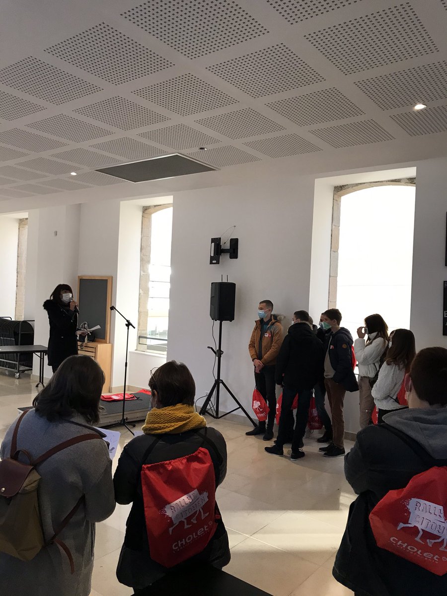 natachapoupet's tweet photo. Ravie de lancer la 4ème édition du Rallye Citoyen au théâtre St Louis.
Organisé par @choletagglo , ce rallye va permettre de sensibiliser de manière ludique et interactive 800 jeunes collégiens en classe de 3ème à des valeurs importantes pour leur avenir. #cholet #citoyennete https://t.co/MLoKLPhGfG