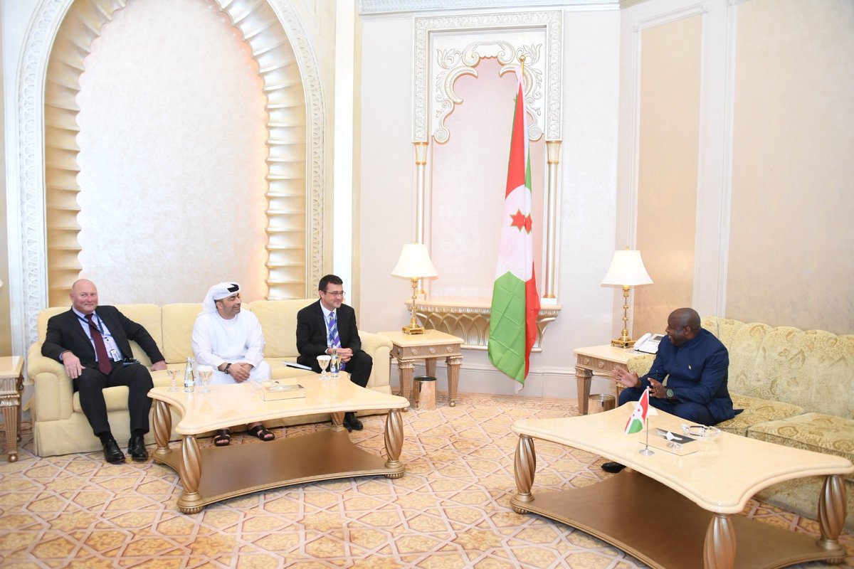 NtareHouse's tweet photo. En marge de sa visite aux Emirats Arabes Unis, le Président de la République SE Evariste #Ndayishimiye vient de recevoir en audience les opérateurs économiques de ce pays désirant investir au #Burundi dans le domaine agro-pastoral, le commerce et les infrastructures. https://t.co/FQlD0YxY4X