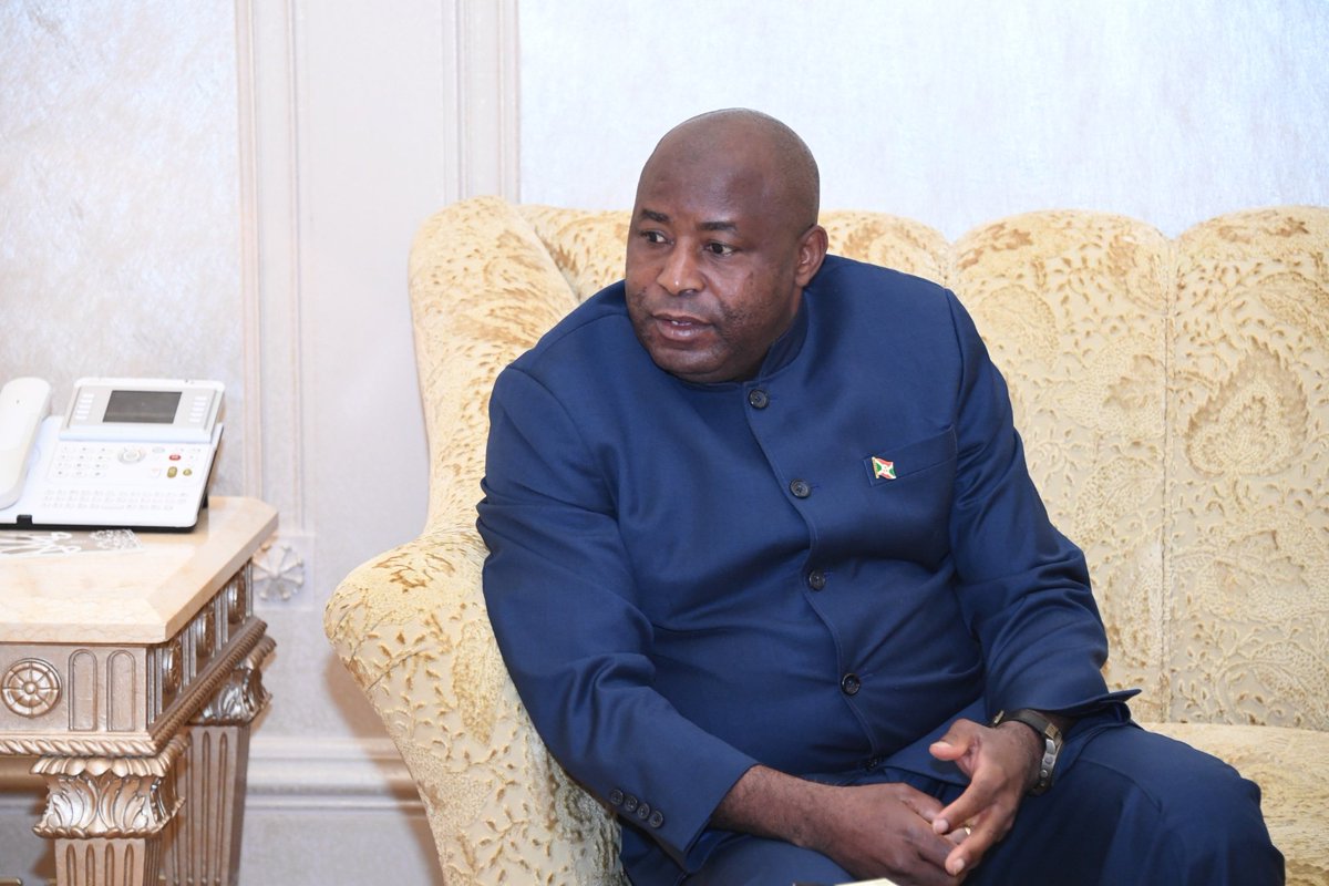 NtareHouse's tweet photo. En marge de sa visite aux Emirats Arabes Unis, le Président de la République SE Evariste #Ndayishimiye vient de recevoir en audience les opérateurs économiques de ce pays désirant investir au #Burundi dans le domaine agro-pastoral, le commerce et les infrastructures. https://t.co/FQlD0YxY4X