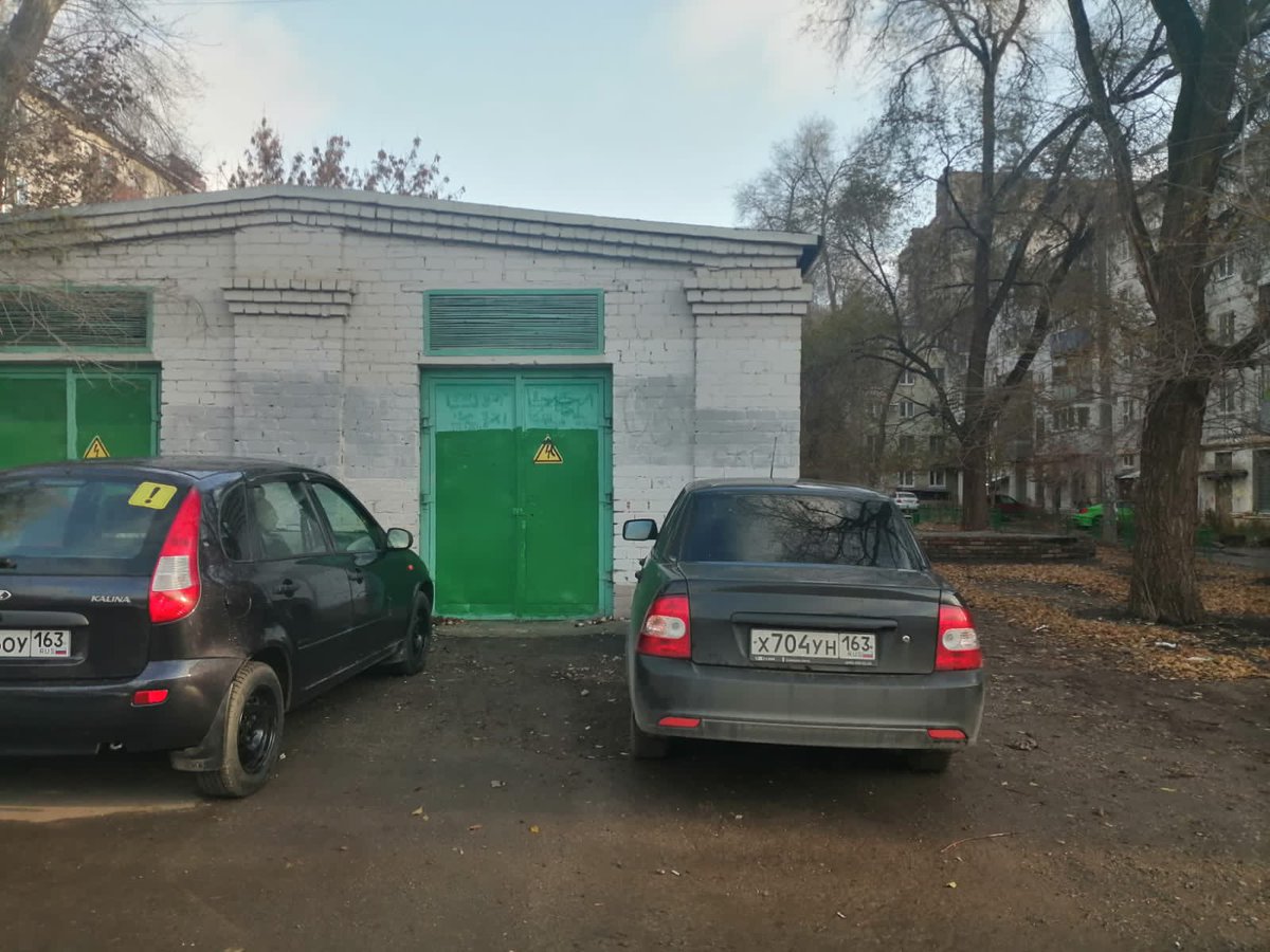 14dedin96's tweet photo. Дерево висит на воздушной линии электропередач, необходимо провести опиловку крон деревьев в охранной зоне воздушной линии.
Создаётся аварийная ситуация отрава провода.
Адрес: 22 партсъезда д. 20 Подстанция 3226. @EDDSSamara @SamMobilePriem https://t.co/KDNxCpB1cc