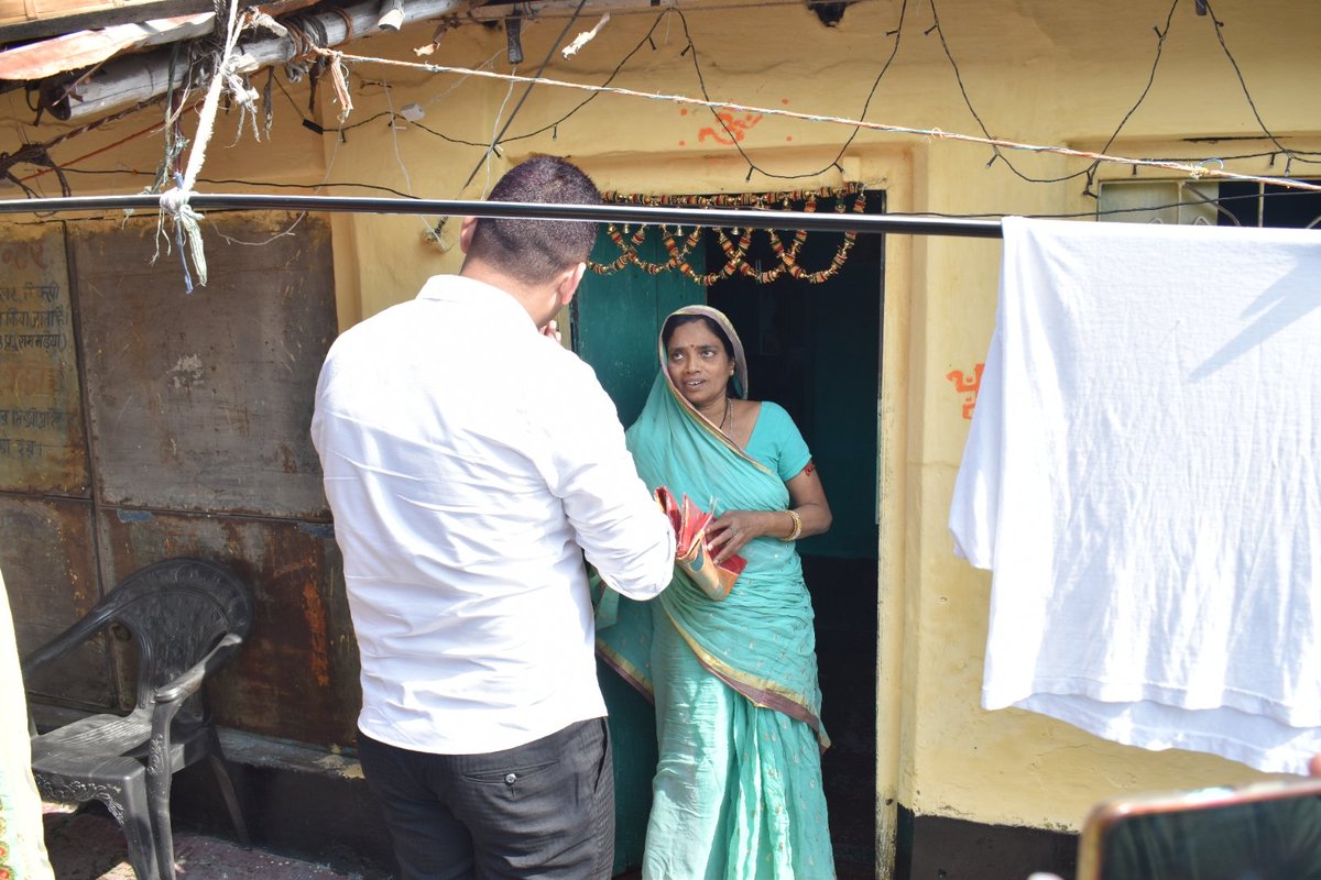 kundanbjpwb's tweet photo. आज गारुलिया में छठ व्रती के बीच में साड़ी वितरण किया।
जय हो छठी मैया!
#chatpuja #छठी #chat #Garulia https://t.co/b2ICYp9vny