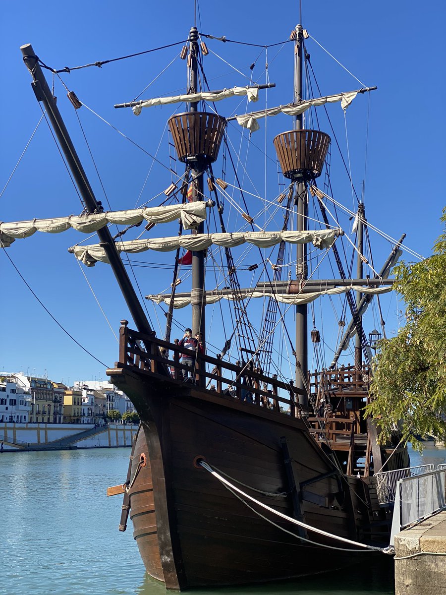 molinalamothe's tweet photo. @vcentenario_ @Ruta_Elcano #Tidore #Almansur
“Al día siguiente el rey de la isla se acercó con un prao y dio una vuelta en torno a nuestras naves. Fuimos en una barca a su encuentro para honrarlo y nos invitó a entrar en su prao y sentarnos a su lado.” (Diario de Pigafetta). https://t.co/5kShEEtFoV
