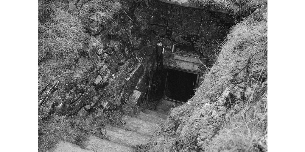 USWCreative's tweet photo. Check out these awesome cave rescue images by @DocPhotUSW lecturer Gareth Phillips, featured by @guardian ๐
#USWCreative https://t.co/9wowBREE01