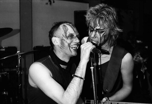 Bocksbruder's tweet photo. 9 Nov 1999: #ChristophZimmermann (*1967), bass player for GDR punk bands #FeelingB and #DieSkeptiker
~ plane crash https://t.co/WGWI9UdtF4